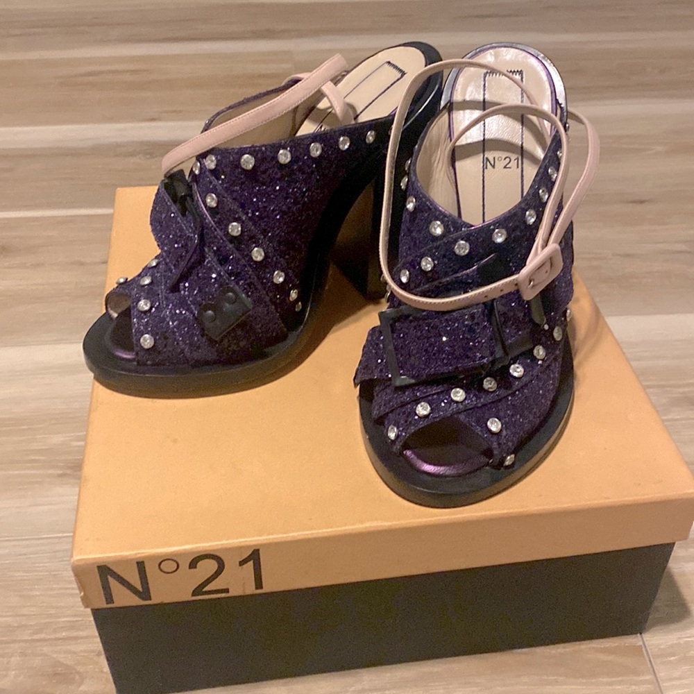 Used number 21 heels